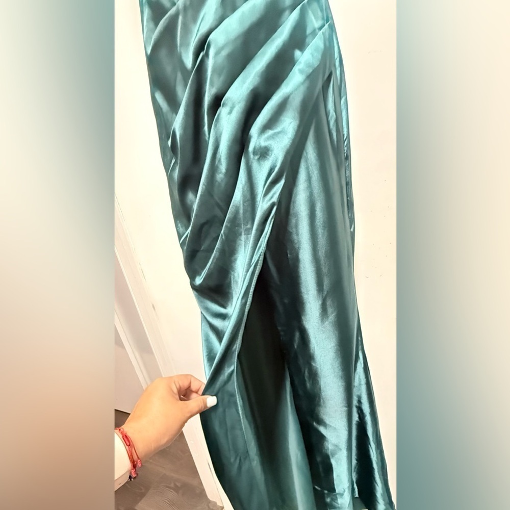 Elegant Teal Satin Evening Gown Size 6 - Picture 6 of 11